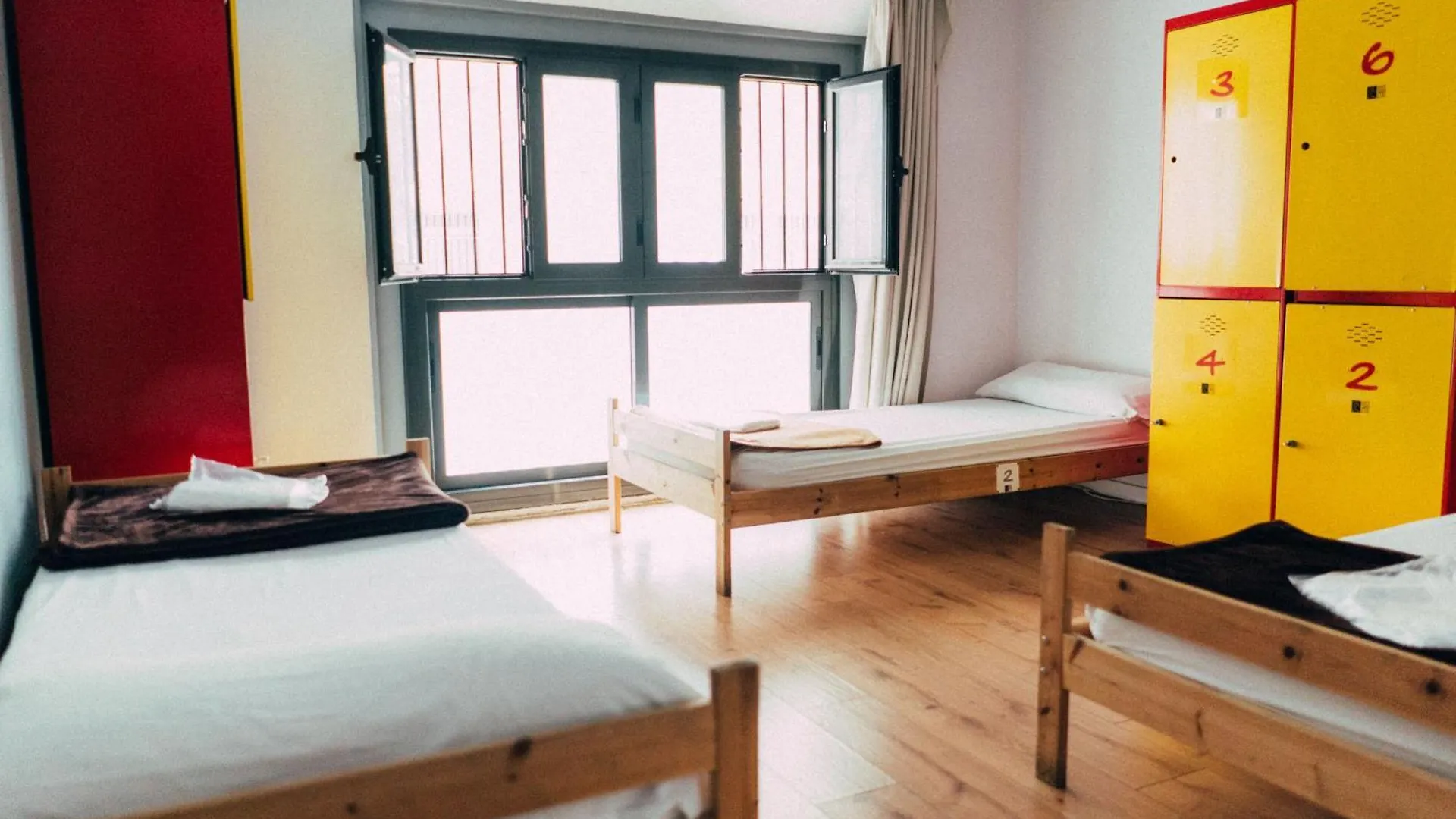 Black Swan Hostel Barcelona