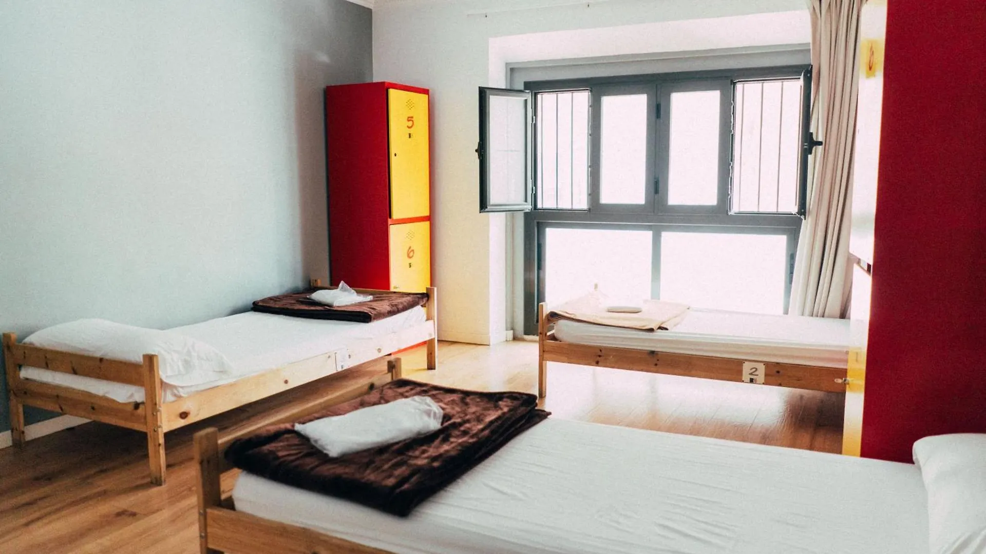 Black Swan Hostel Barcelona Spain